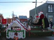 Cobden hosts many for Santa Claus parade
